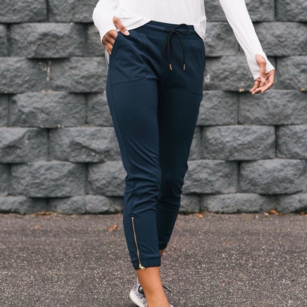 NWT Zyia Navy Peak Zipper Joggers, Short Inseam, Size M